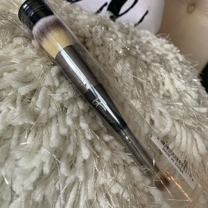 It Cosmetics heavenly luxe Dual brush. New.